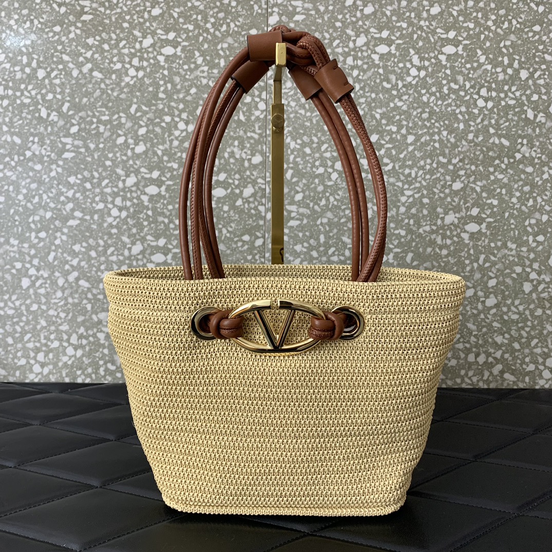 Valentino Garavani Escape Medium Shoulder Bag in Synthetic Raffia